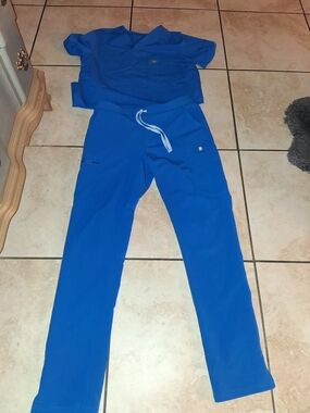 Figs Women's Royal Blue Scrub Track Pants Mtall  And Top Medium